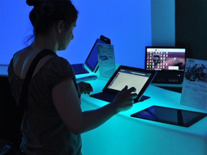 Asus Eee Pad Slider SL101 : sortie officielle le 5 septembre 2011  2