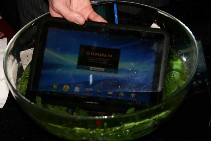 Fujitsu Arrows : une tablette tactile Android 100% Waterproof au CES 1