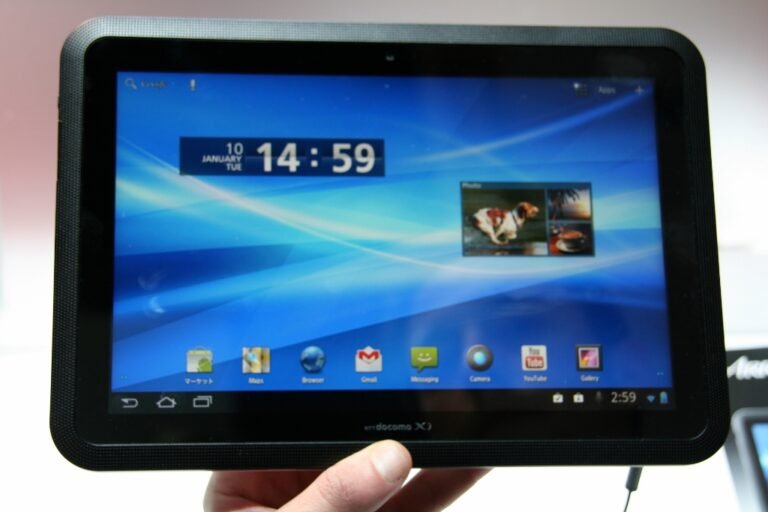 Démonstration de la tablette waterproof Fujitsu Arrows au CES de Las Vegas 1