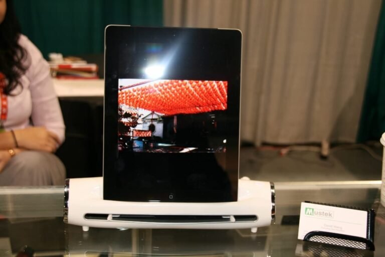 CES 2012 : Mustek nous présente le S400 Docking Station, un scanner pour iPad  1