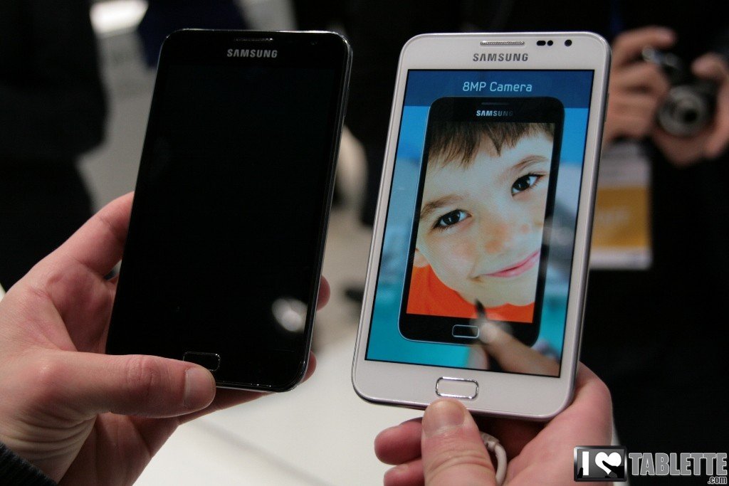 Prise en main de la Samsung Galaxy Note 5.3 en blanc au MWC
