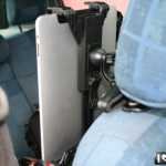 Support voiture pour iPad et tablettes tactiles : l'appui-tête iZen 2