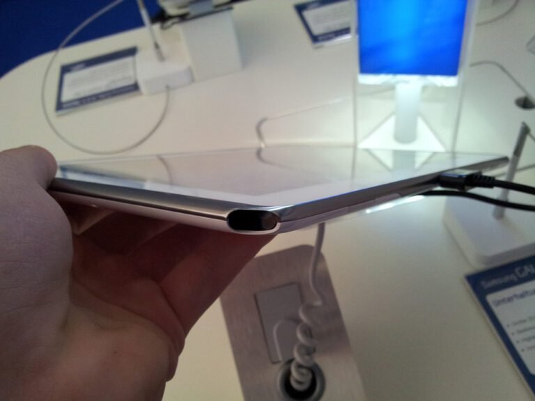 Samsung Galaxy Note 10.1 : un slot pour le stylet S-Pen ! 2