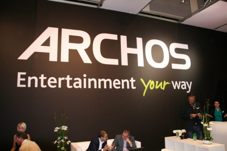 Prise en main de la tablette Archos 97 carbon au salon IFA 2012 à Berlin 7
