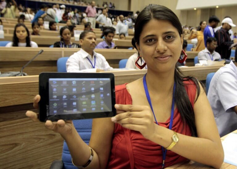 Aakash 2 : Une tablette tactile à 15€ pour les étudiants Indiens !