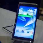 Samsung présente son premier smartphone à écran flexible  4