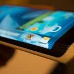 Samsung présente son premier smartphone à écran flexible  1
