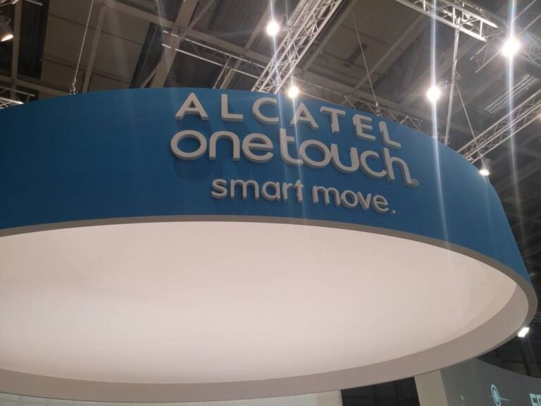 IFA 2014 : Prise en main de la tablette Alcatel One Touch Hero 8  10