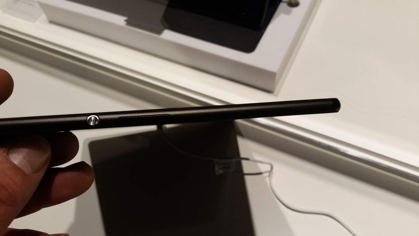 [MWC 2015] Sony dévoile la tablette Xperia Z4 9