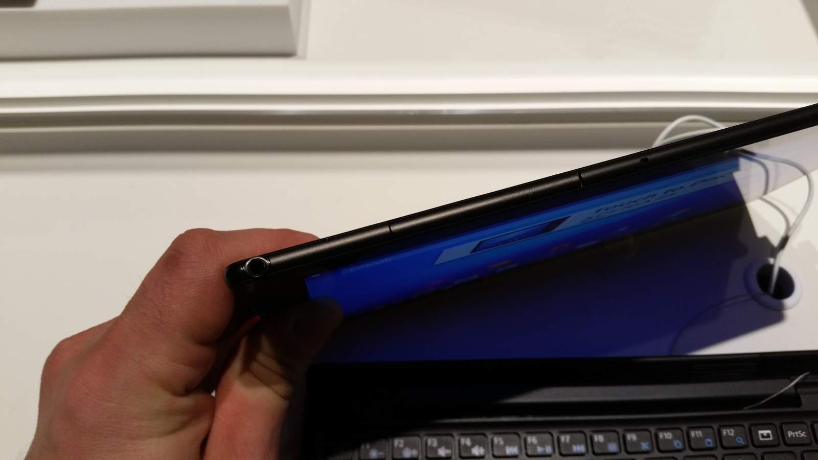 [MWC 2015] Sony dévoile la tablette Xperia Z4 14