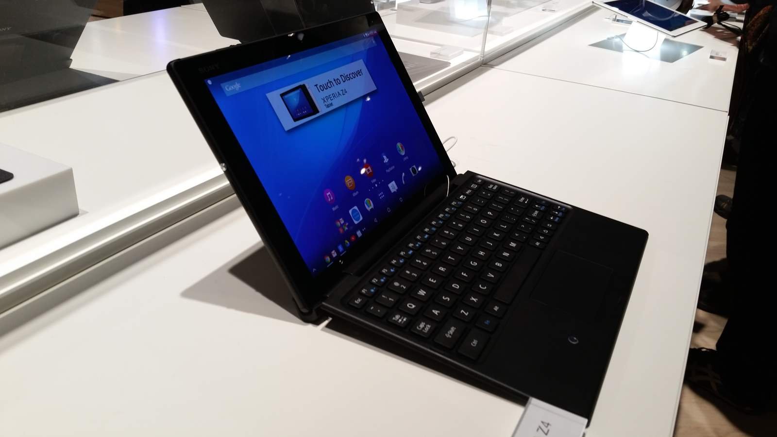 [MWC 2015] Sony dévoile la tablette Xperia Z4 16
